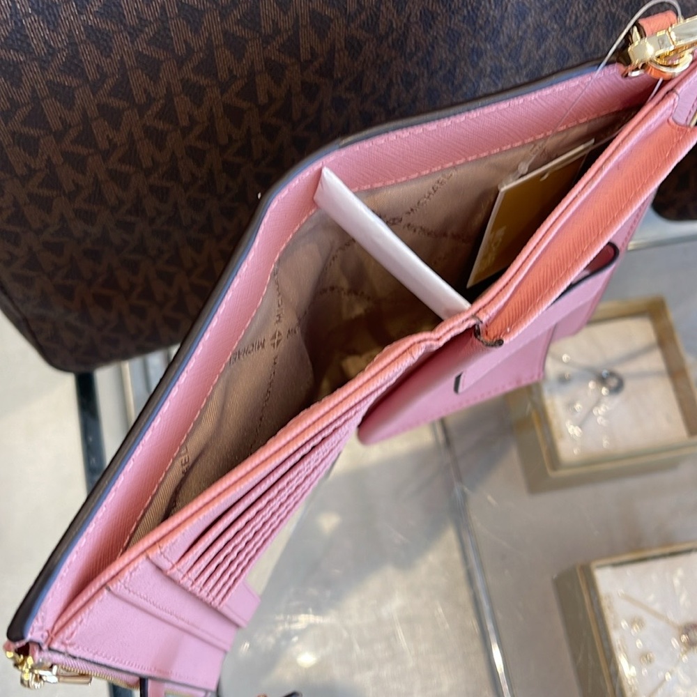 MICHAEL KORS
Jet Set Large Leather Smartphone Wristlet Wallet
Primrose 
NWT - Picture 16 of 16